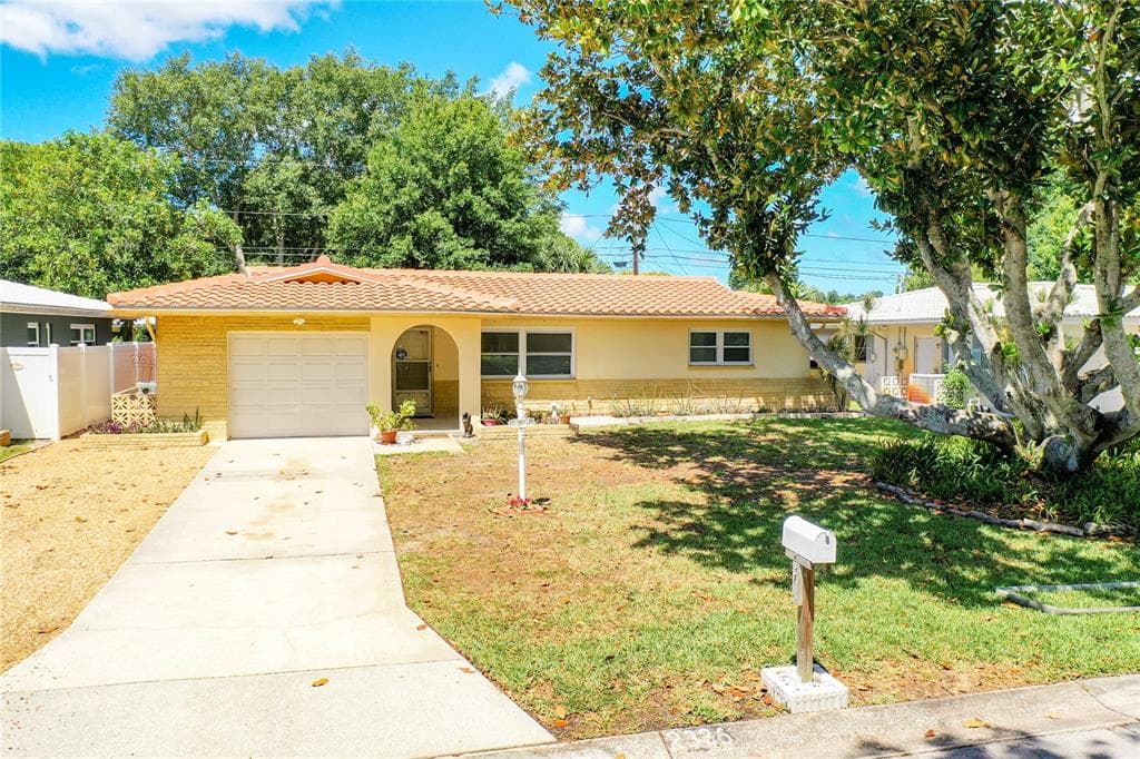 2336 SURREY LANE CLEARWATER, FL 33763