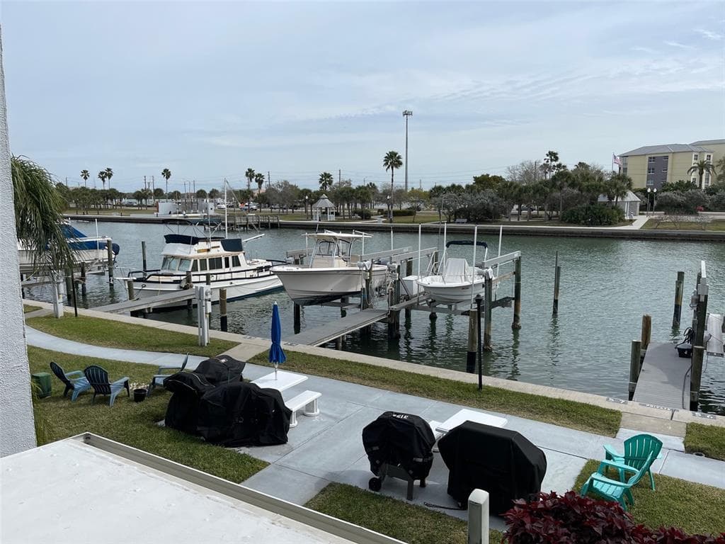 315 MEDALLION BOULEVARD UNIT H MADEIRA BEACH, FL 33708