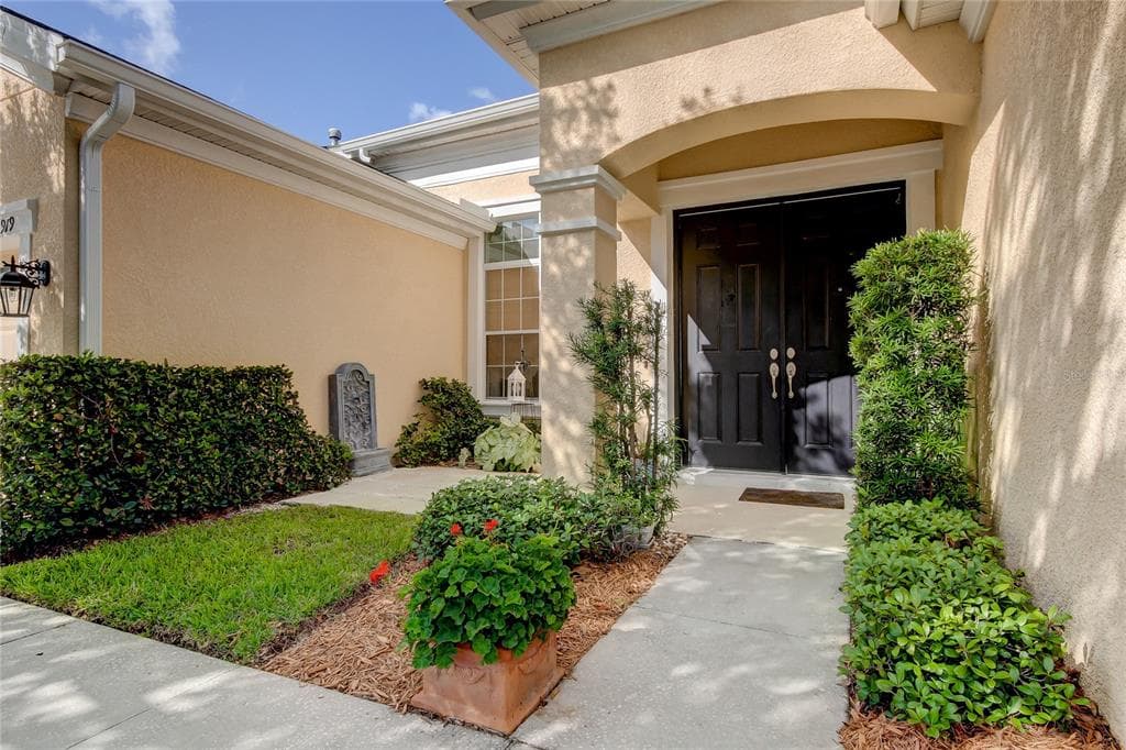 8919 CRYSTAL CREEK COURT LAND O LAKES, FL 34638