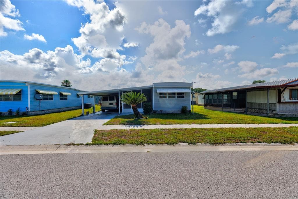 3834 KIM DRIVE WESLEY CHAPEL, FL 33543