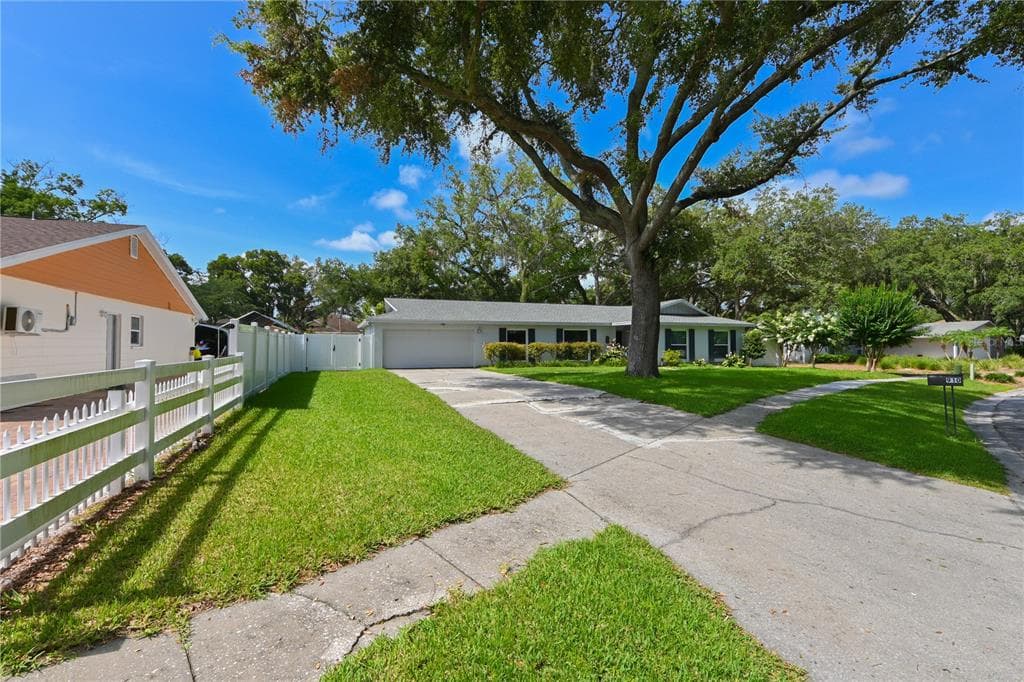 910 SAMY DRIVE TAMPA, FL 33613