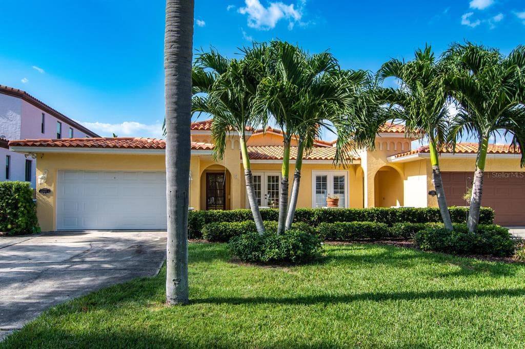 160 RICARDO WAY NE ST PETERSBURG, FL 33704
