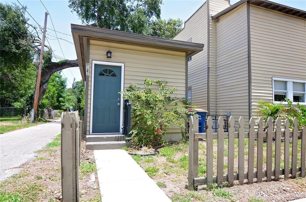 912 HART STREET UNIT A CLEARWATER, FL 33755