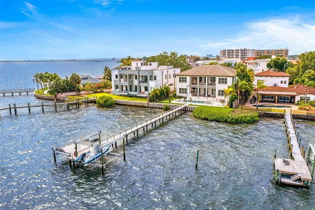 26 SANDPIPER ROAD TAMPA, FL 33609
