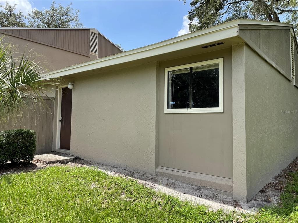 8649 LAKE ISLE DRIVE TEMPLE TERRACE, FL 33637