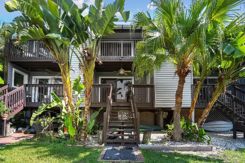 200 MERES BOULEVARD UNIT 16 TARPON SPRINGS, FL 34689