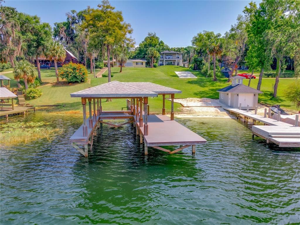 1051 OLD EUSTIS ROAD MOUNT DORA, FL 32757