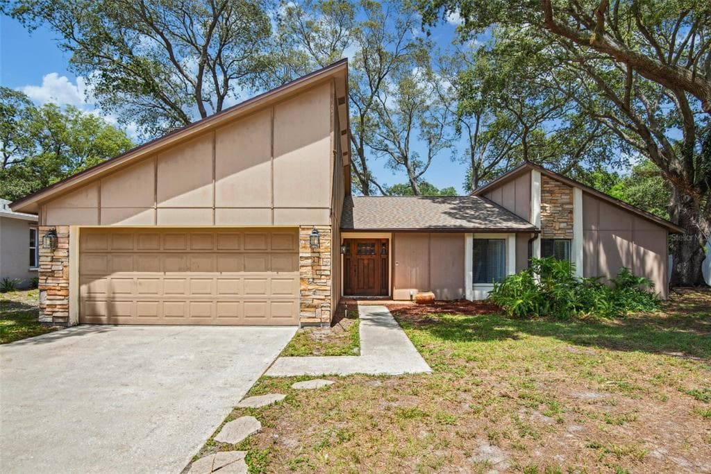 920 WOODLAND DRIVE PALM HARBOR, FL 34683
