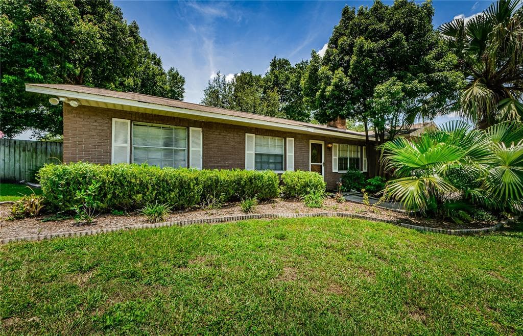 4911 REAGAN AVENUE SEFFNER, FL 33584