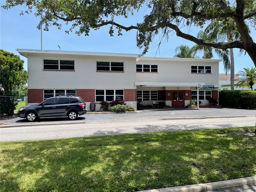 905 PONCE DE LEON BOULEVARD BELLEAIR, FL 33756
