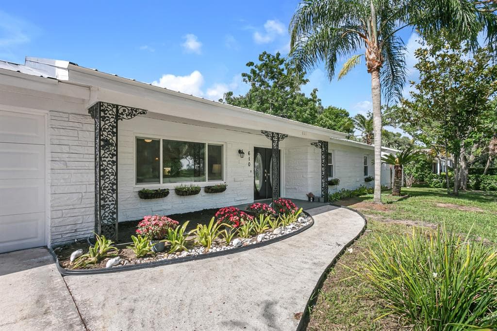 610 OVERLAND DRIVE BRANDON, FL 33511