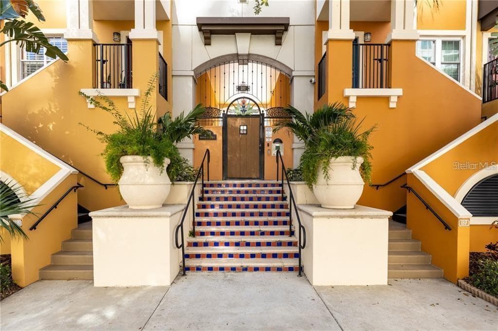 200 4TH AVENUE S UNIT 420 ST PETERSBURG, FL 33701