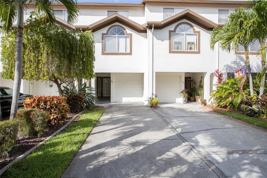 381 MADEIRA CIRCLE TIERRA VERDE, FL 33715