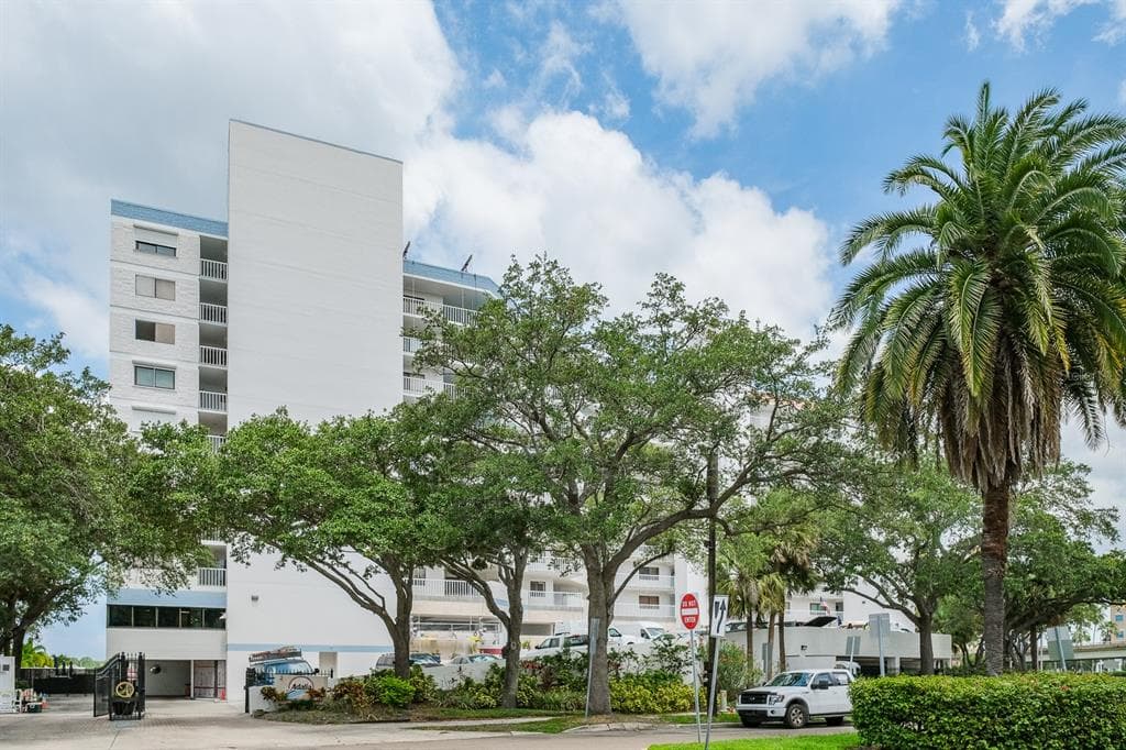 2 ADALIA AVENUE UNIT 805 TAMPA, FL 33606