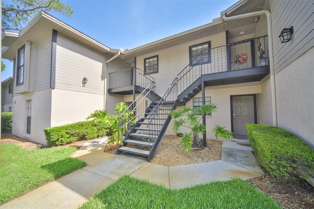 4120 ASHFORD GREEN PLACE UNIT J202 TAMPA, FL 33613
