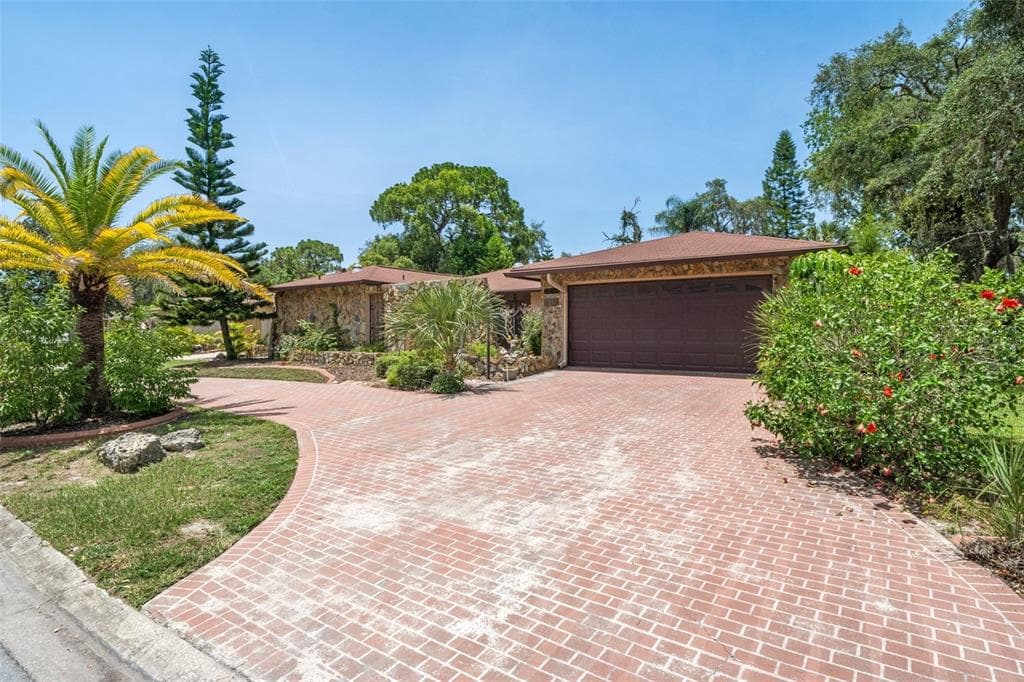 7615 LAUREL OAK COURT PORT RICHEY, FL 34668
