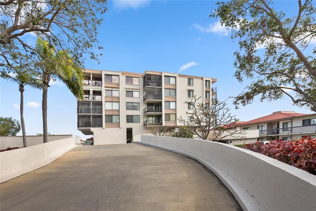 6218 PALMA DEL MAR BOULEVARD S UNIT 305 ST PETERSBURG, FL 33715