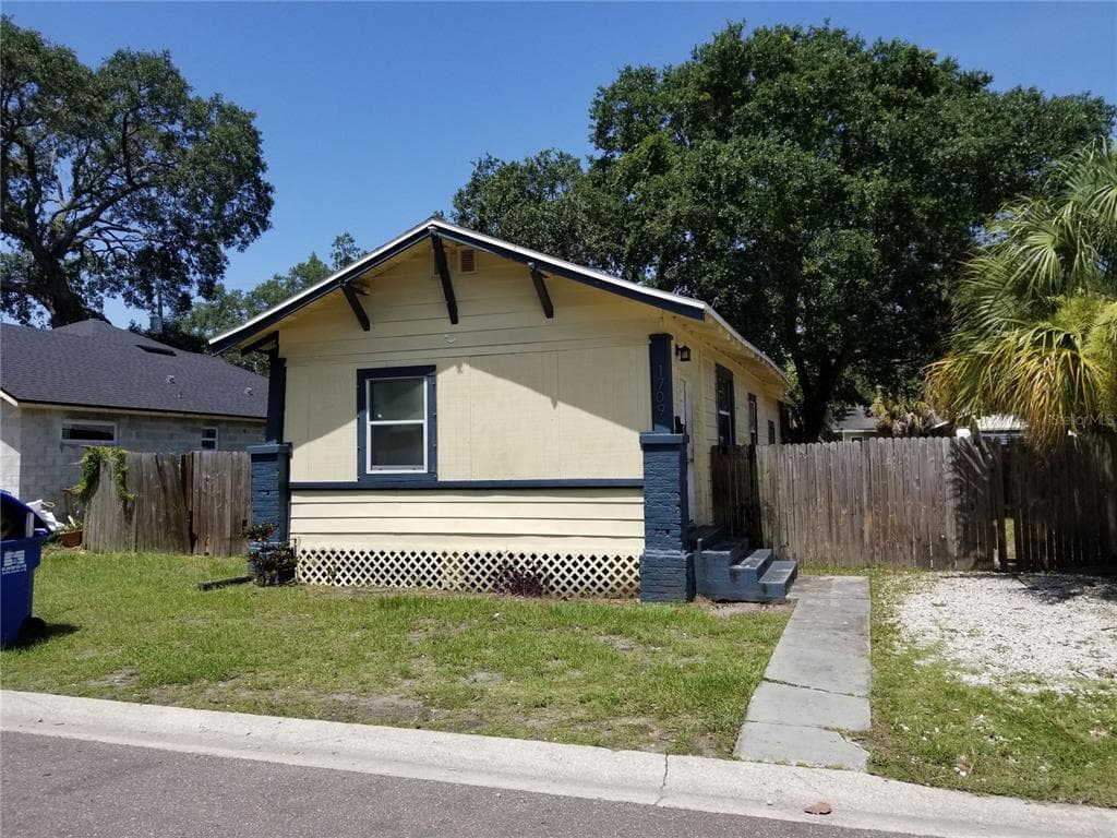 1709 PRESTON STREET S ST PETERSBURG, FL 33712