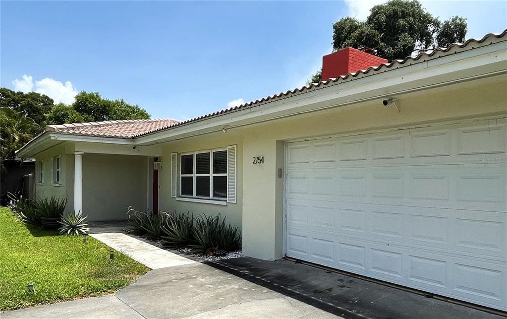 2754 RENATTA DRIVE BELLEAIR BLUFFS, FL 33770