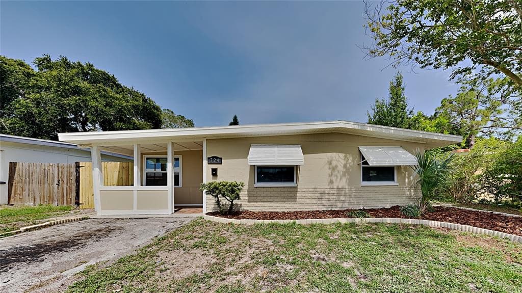 724 NORTHMOOR AVENUE N ST PETERSBURG, FL 33702