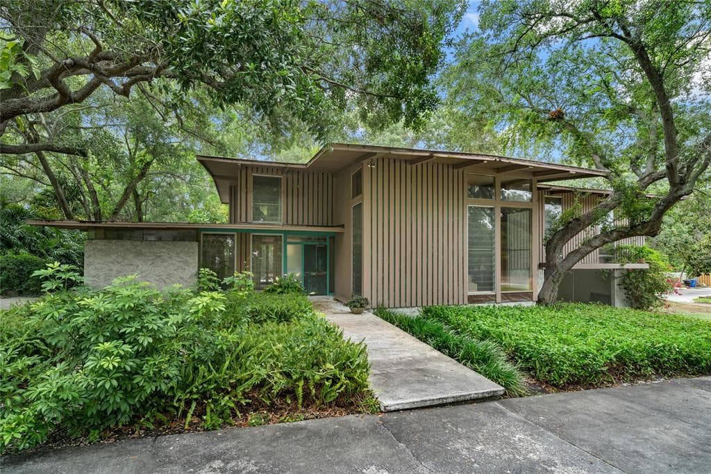 801 37TH AVENUE N ST PETERSBURG, FL 33704