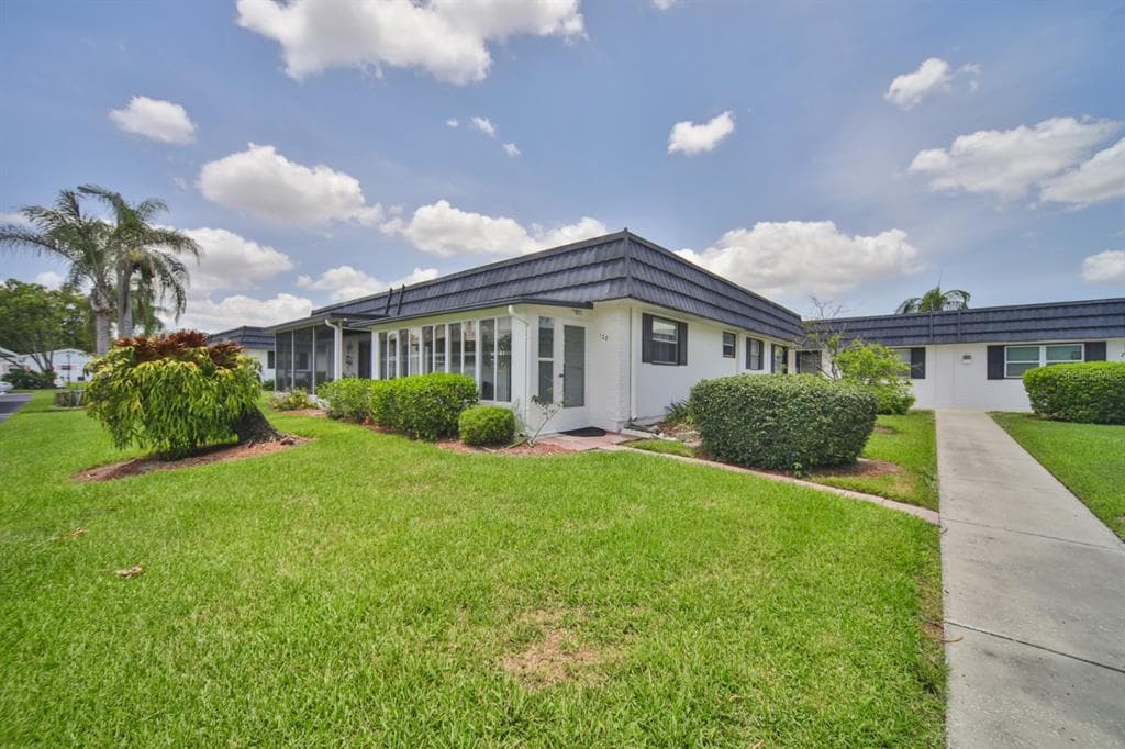 301 KINGS BOULEVARD UNIT 128 SUN CITY CENTER, FL 33573