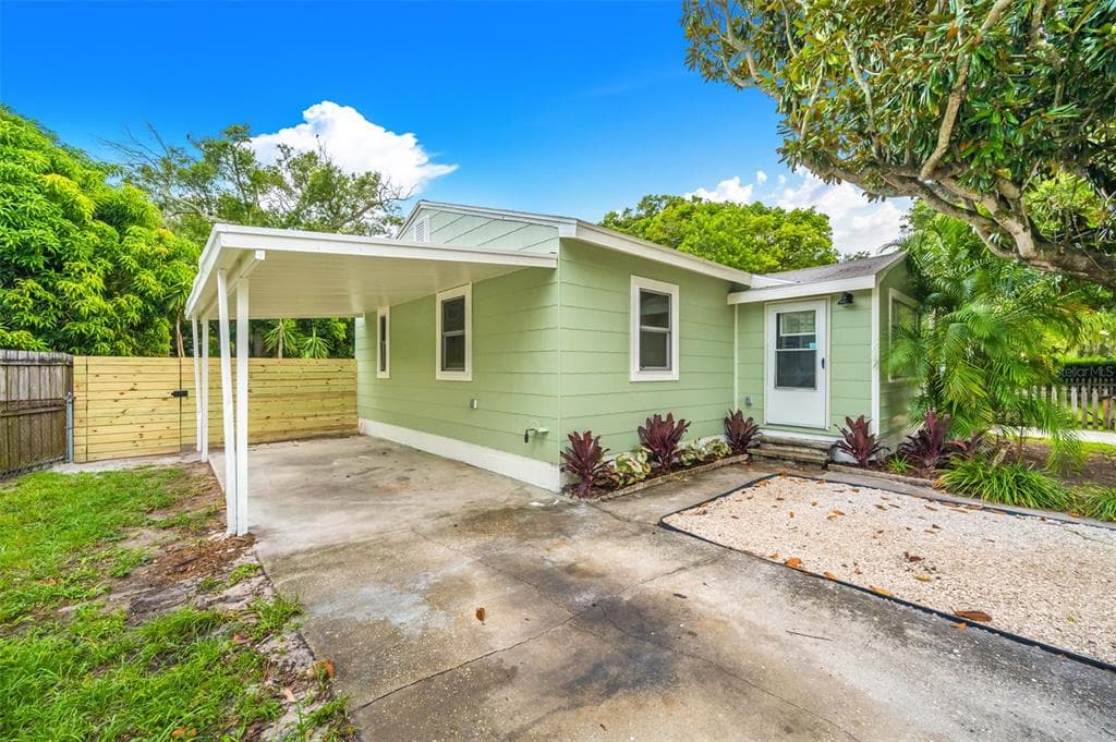 1900 27TH AVENUE N ST PETERSBURG, FL 33713