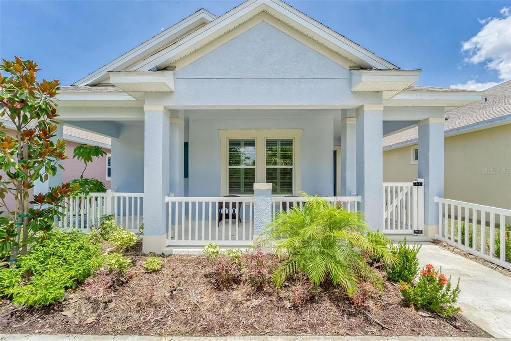 810 WINTERSIDE DRIVE