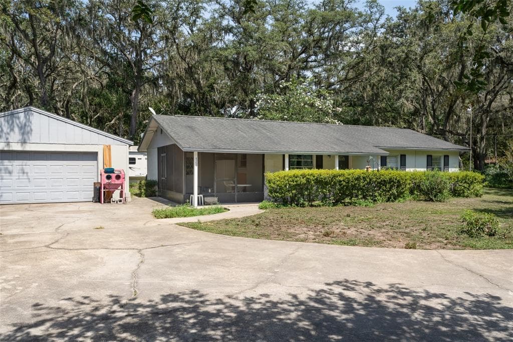 4154 AUTUMN PALM DRIVE