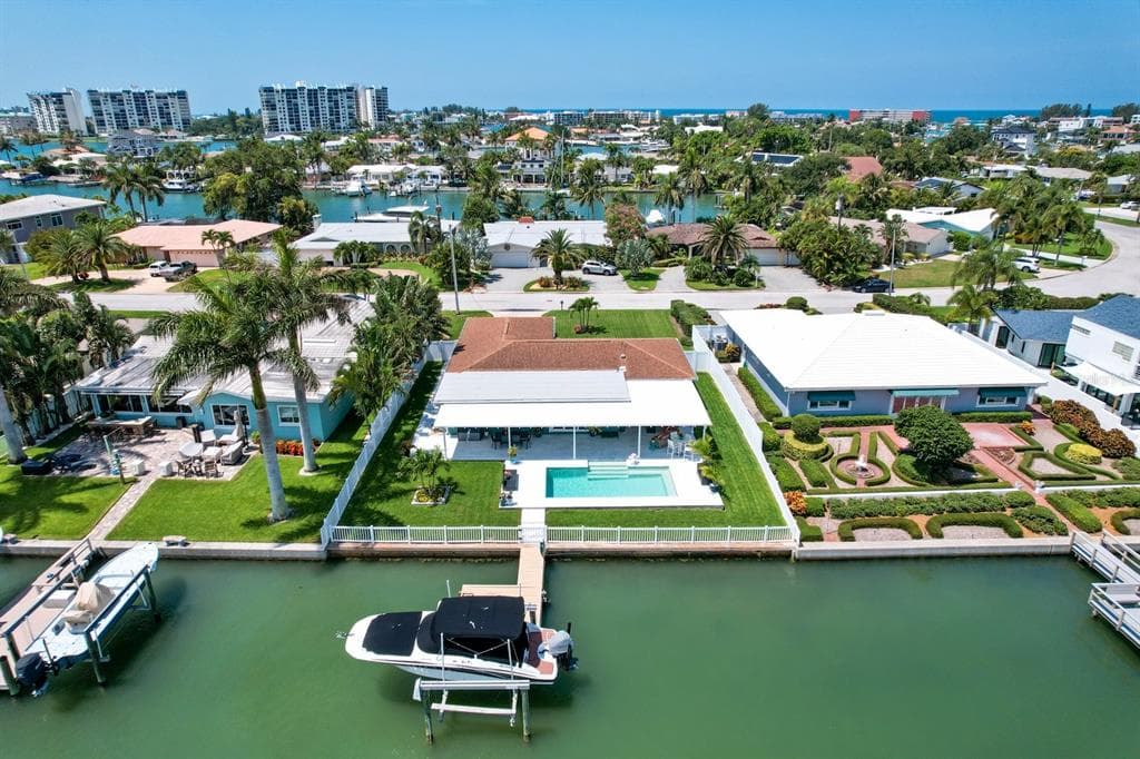 8 ISLAND DR