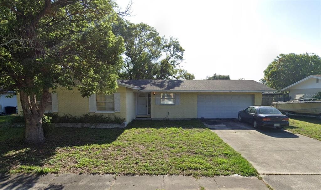 5819 LIVERPOOL DRIVE TAMPA, FL 33615