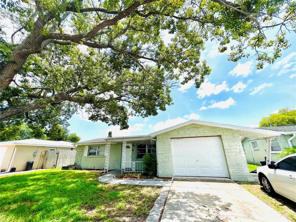 9916 LAKESIDE LANE PORT RICHEY, FL 34668