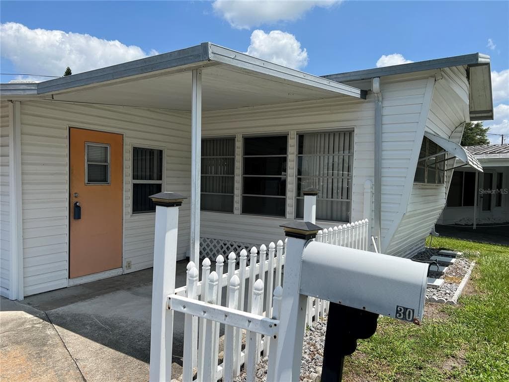 30 OAKWOOD BRADENTON, FL 34208