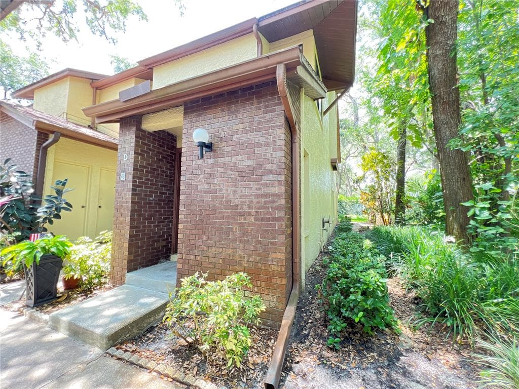 607 FAIRMONT AVENUE UNIT D SAFETY HARBOR, FL 34695