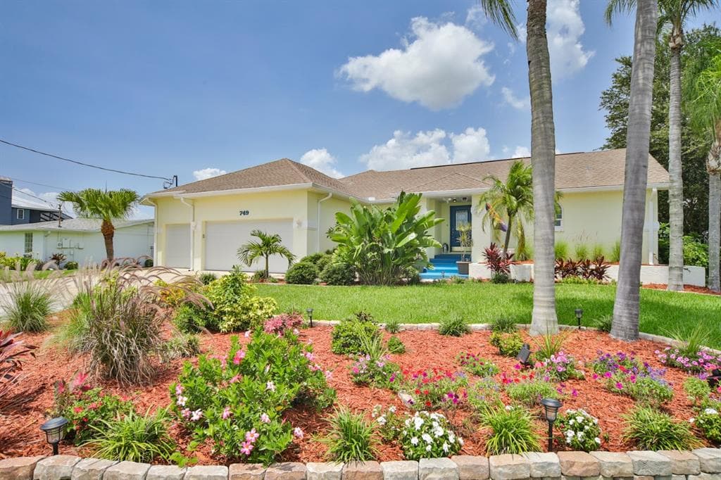 749 GRAN KAYMEN WAY APOLLO BEACH, FL 33572