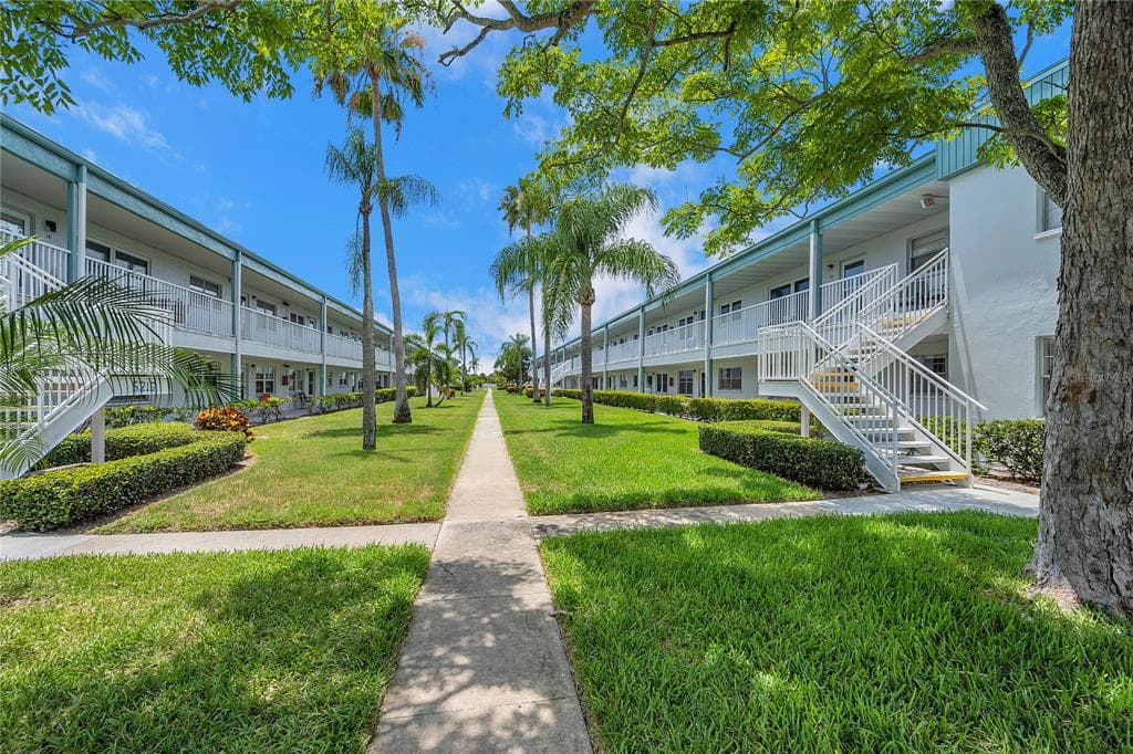 5246 81ST STREET N UNIT 19 ST PETERSBURG, FL 33709