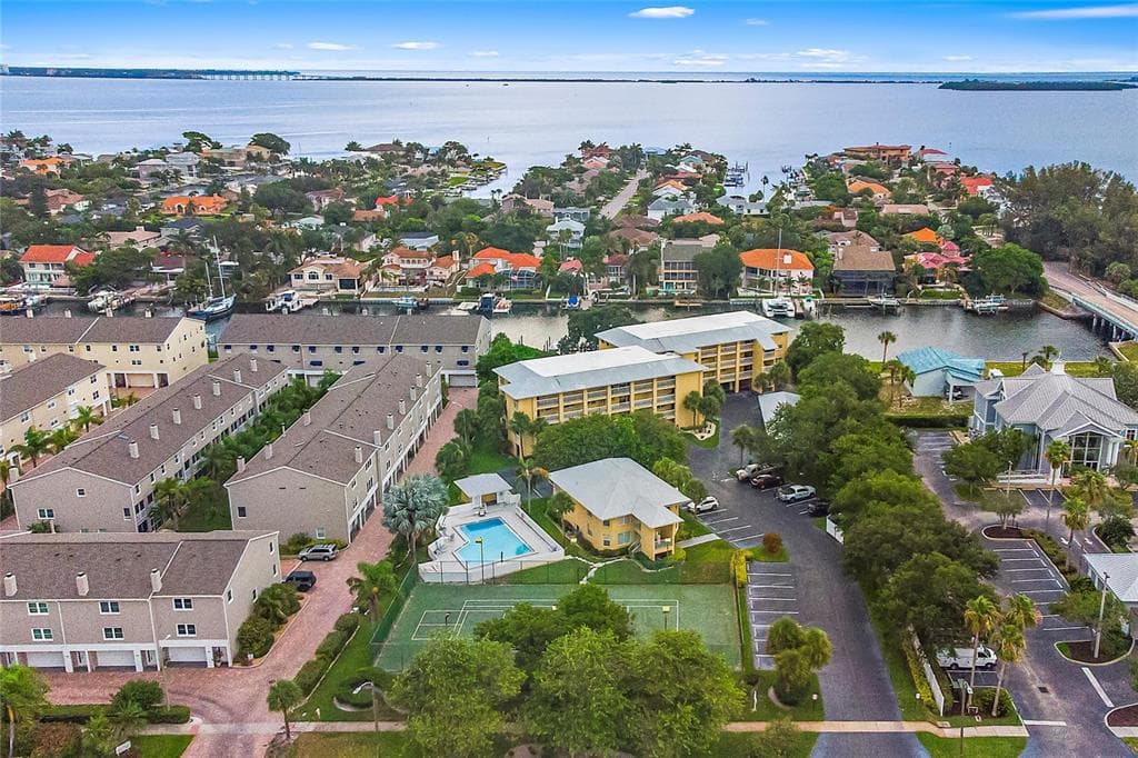 1125 PINELLAS BAYWAY S UNIT 100 TIERRA VERDE, FL 33715
