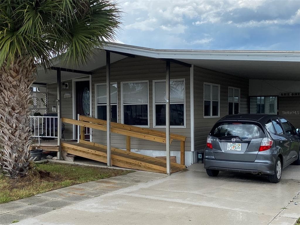 35211 DODIE DRIVE ZEPHYRHILLS, FL 33541