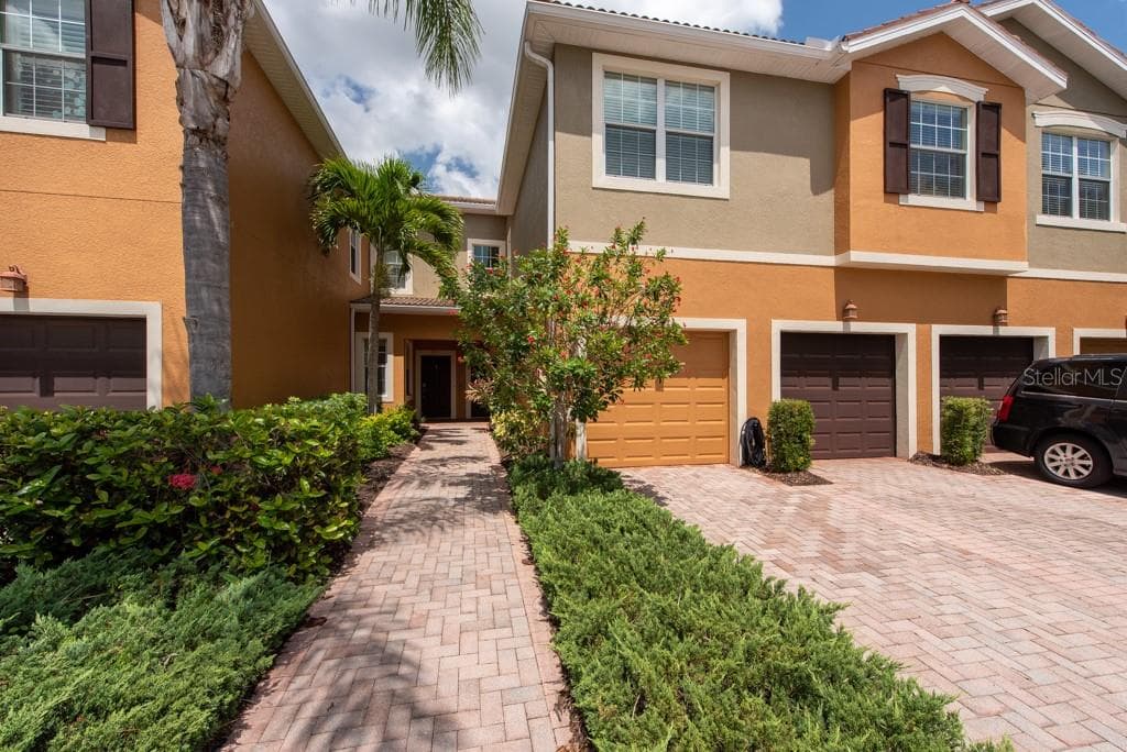 7871 MOONSTONE DRIVE UNIT 25-105 SARASOTA, FL 34233