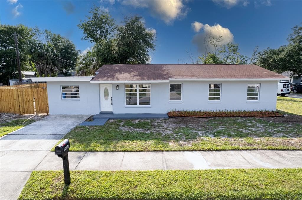 4916 CARLYLE ROAD TAMPA, FL 33615