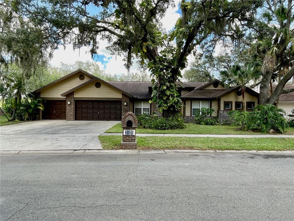 3905 RYALWOOD COURT VALRICO, FL 33596