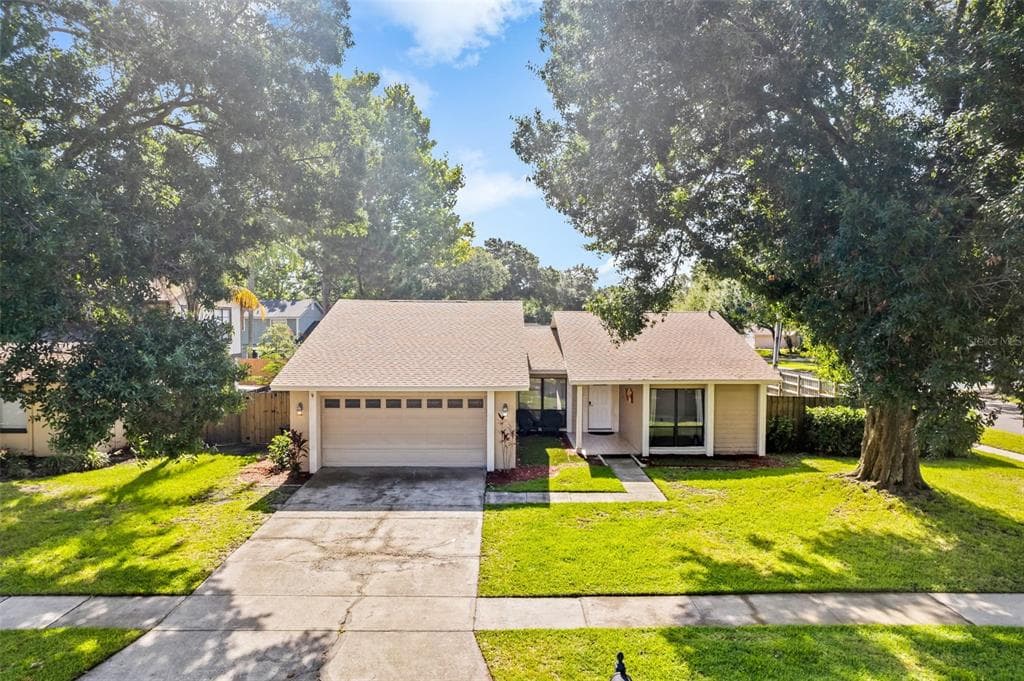 15701 COUNTRY LAKE DRIVE TAMPA, FL 33624