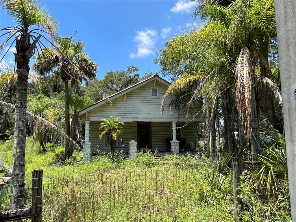 2018 E WHEELER ROAD SEFFNER, FL 33584