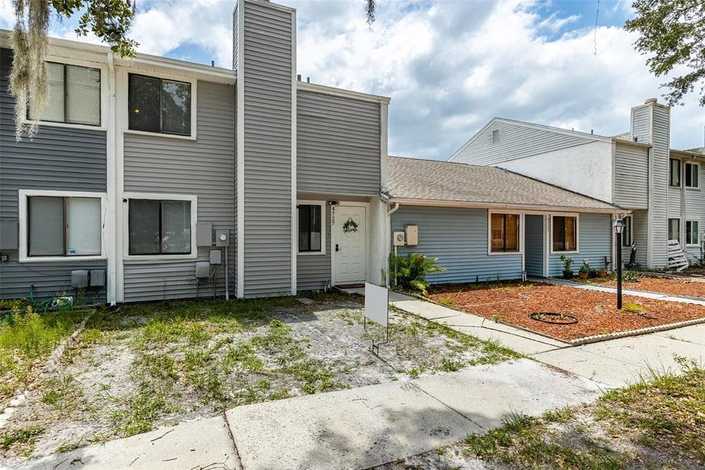4727 STONEPOINTE PLACE TAMPA, FL 33634