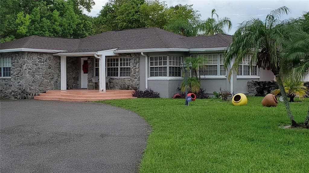7518 N SAINT VINCENT STREET TAMPA, FL 33614