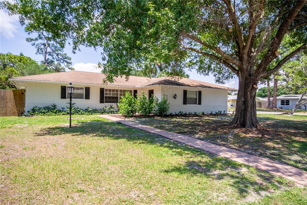 4904 19TH AVENUE W BRADENTON, FL 34209
