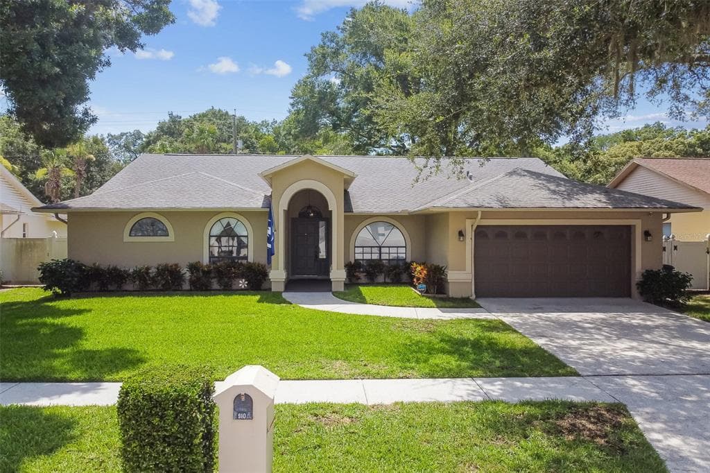 910 BALSAMINA DRIVE