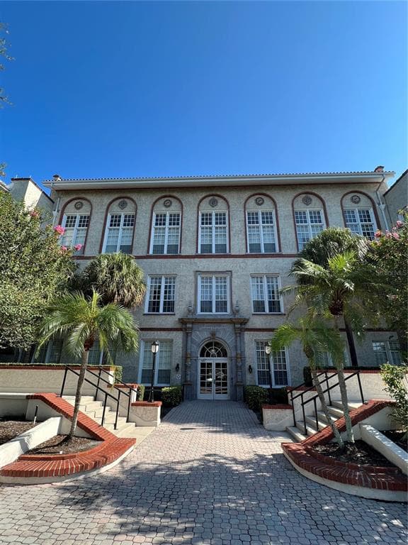 701 MIRROR LAKE DRIVE N UNIT 100 ST PETERSBURG, FL 33701