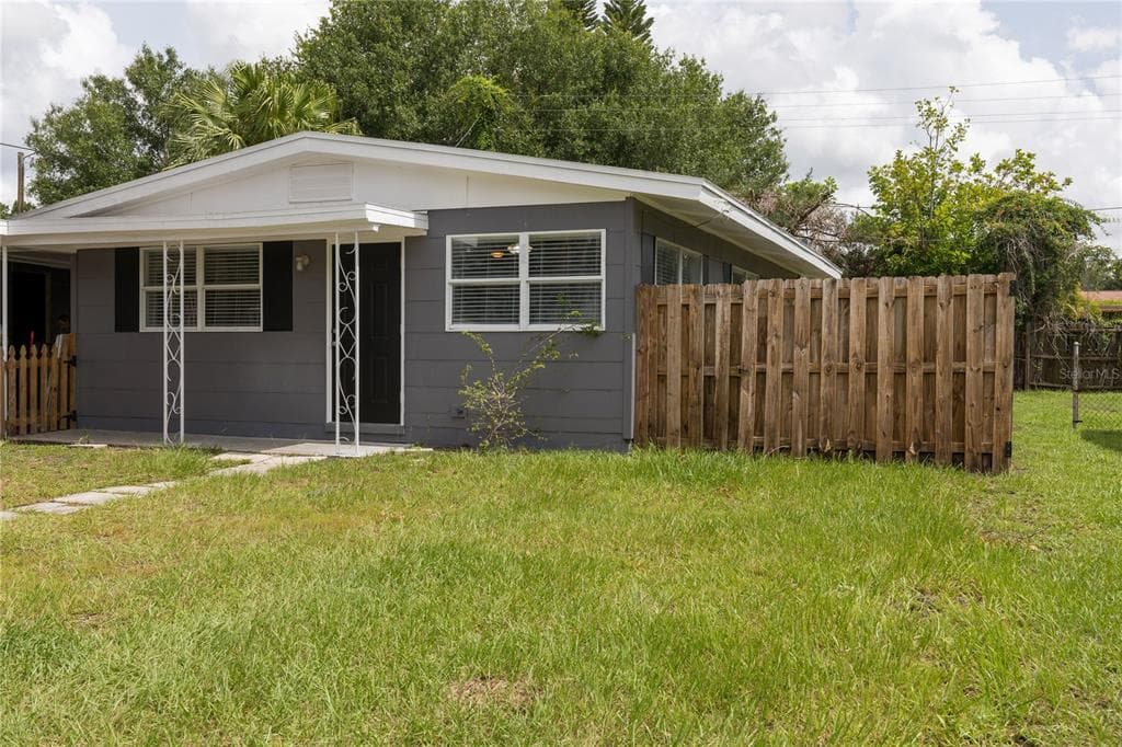 4439 W LEILA AVENUE TAMPA, FL 33616