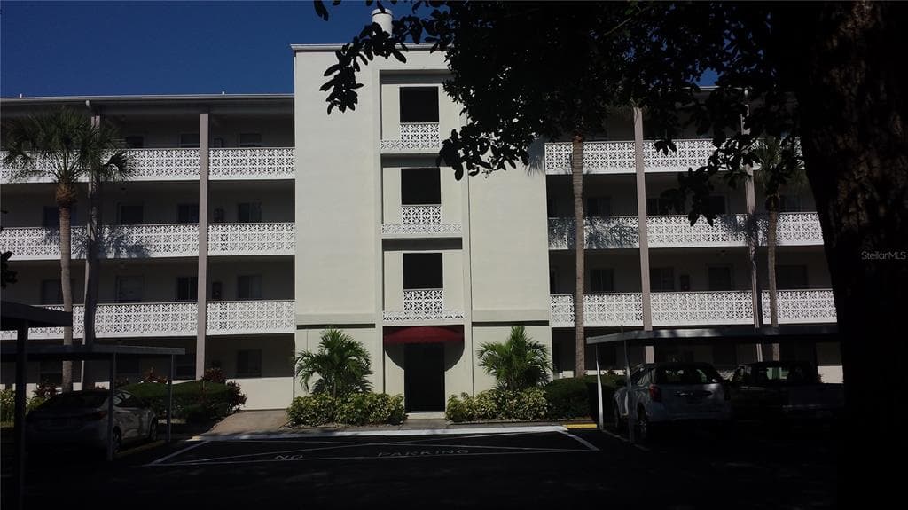1524 LAKEVIEW ROAD UNIT 405 CLEARWATER, FL 33756